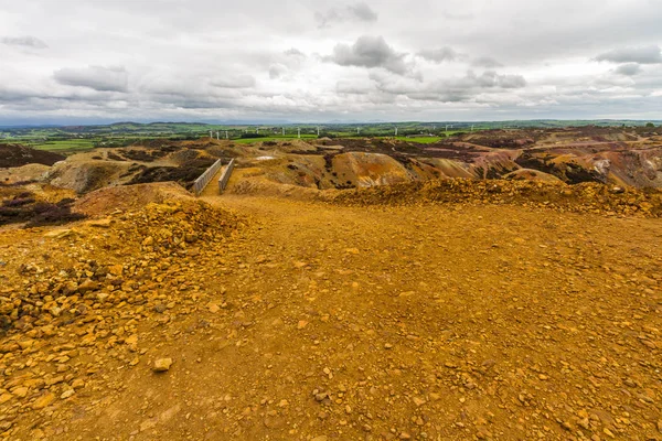 Różne Kolorowe Skały Miedź Kopalnia Obszar Parys Mountain Amlwch Anglesey — Zdjęcie stockowe