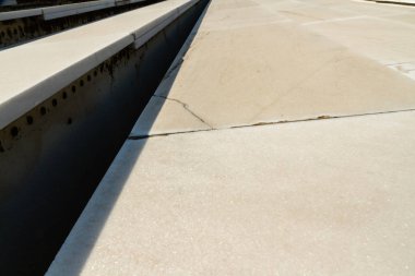 Işık ve gölge, somut adımlar güneş ışığı altında