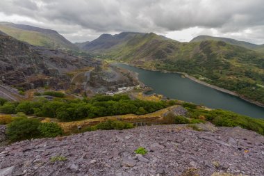 Dinorwic Kayrak Ocağı ve Peris Gölü, Ön Planda Kayrak.