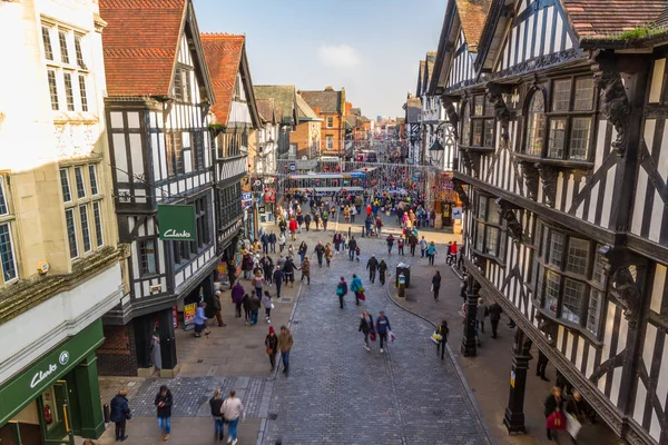 Editoryal, Chester Eastgate Street Noel D ile Doğu bakıyor