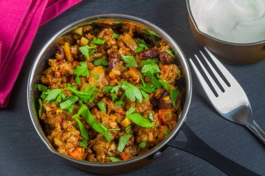 Dağınık maydanoz ile chilli con Carne.