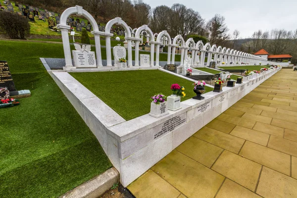 Editoriale, Graves of victims of the Aberfan Disaster, grandangolo — Foto Stock