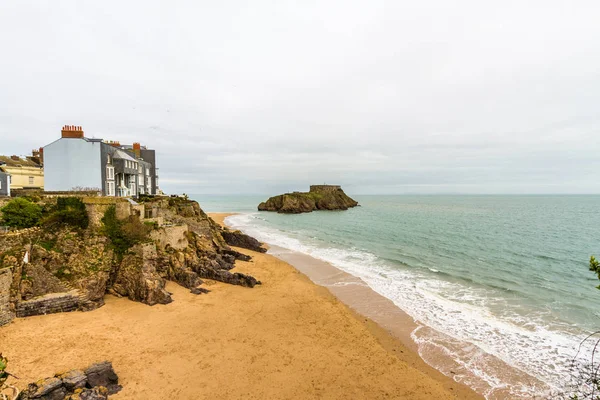 Tenby, Castle Beach e St Catherines Island, no País de Gales . — Fotografia de Stock