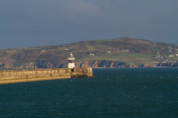 Holyhead hullámtörés Lighthouse in Anglesey, Wales, a Holyhead — Stock Fotó