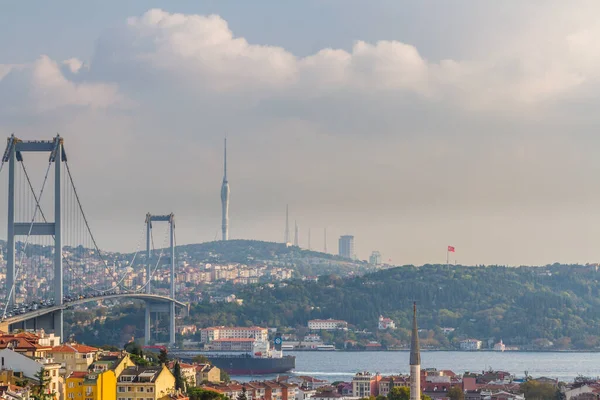 Ponte Bósforo Suspensão Ponte Dos Mártires Julho Istambul Turquia Paisagem — Fotografia de Stock