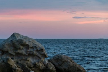 Jetty körfezde sallanıyor.