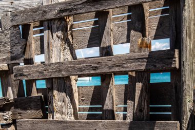 İspanya 'nın Formentera adasındaki sahilde ahşap balıkçı kulübesi.
