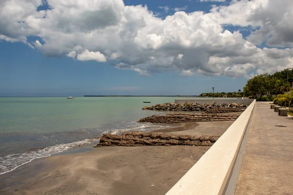 Живописный вид на залив MIches в Доминиканской Республике; зеленые s — стоковое фото
