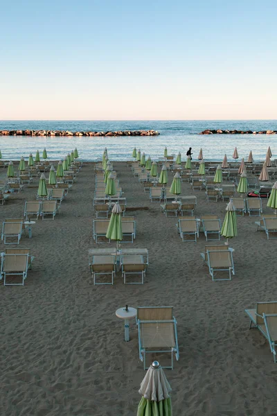Bellaria Igea Marina Ιταλία Ιουλίου 2020 Ξαπλώστρες Και Ομπρέλες Κάτω — Φωτογραφία Αρχείου