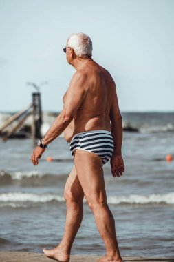 İtalya sahilinde bir gün.