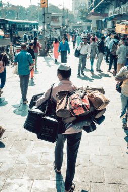 Mumbai 'ye Dabbawala yemek teslimatı