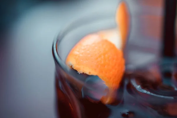 Cocktail Negroni de perto — Fotografia de Stock