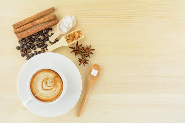 Vista Superior Una Taza Café Con Rocas Azúcar Hierbas Mesa — Foto de Stock