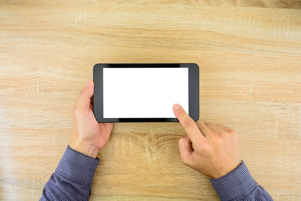Online ofis masa başında çalışan beyaz bir ekran ile dijital tablet dokunmadan iş adamı. Metin için yer kopyalayın.