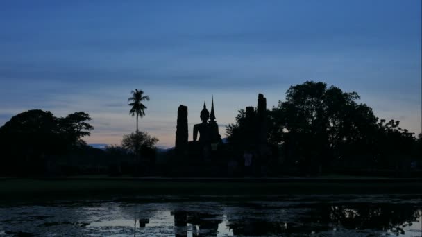 泰国北部著名的旅游胜地 素可泰历史公园马哈塔寺 白天到晚上的时间失效 旅游行业的概念 亚洲旅游 — 图库视频影像