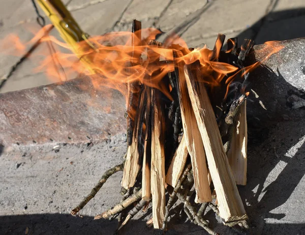 Flamme Feu Sur Bois Dans Barbecue — Photo