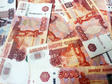 arka plan olarak 500 banknot ve 5.000 Rus rublesi görüntüleri