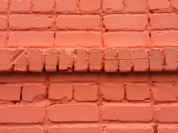 Stary Ceglany Mur Pomalowany Pomarańczowo Wystającym Paskiem Cegieł — Zdjęcie stockowe