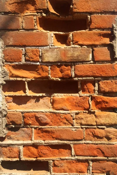 Część Starej Ceglanego Muru Pozostałościami Złamanego Tynku Betonowego — Zdjęcie stockowe