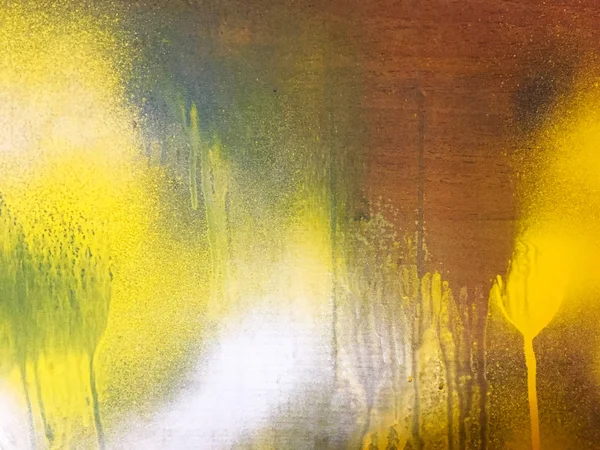 Die Holzwand Ist Gelb Grün Weiß Und Braun Gestrichen Graffiti — Stockfoto