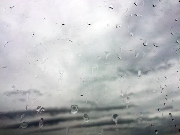 Gotas Chuva Copo Nuvens Fora Janela — Fotografia de Stock