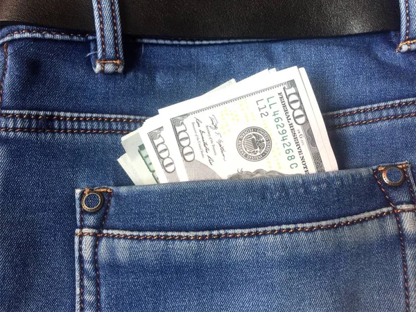 Χαρτονομίσματα Των 100 Δολαρίων Στην Τσέπη Του Παντελοκιού Των Αντρών — Φωτογραφία Αρχείου