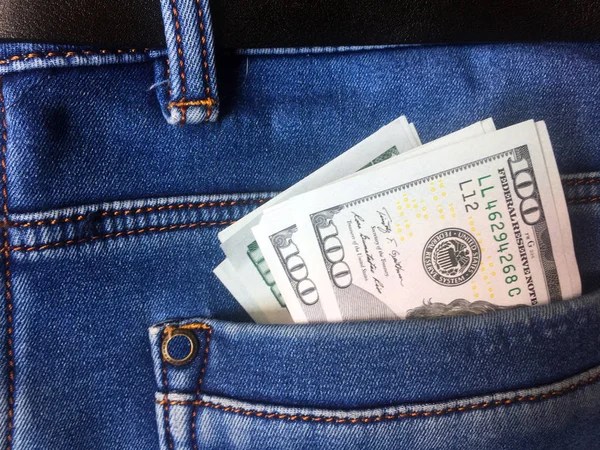 Χαρτονομίσματα Των 100 Δολαρίων Στην Τσέπη Του Παντελοκιού Των Αντρών — Φωτογραφία Αρχείου
