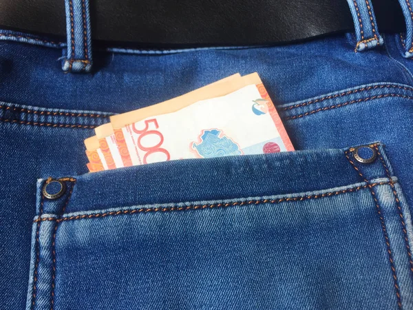 Sedlar 5000 Kazakstani Tenge Fickan Mäns Jeans Pengar Fickan Närbild — Stockfoto