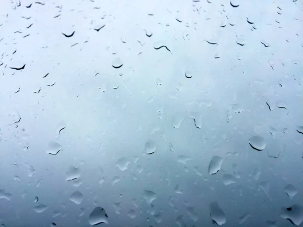 Gotas Lluvia Sobre Cristal Nubes Fuera Ventana — Foto de Stock