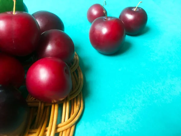 Ripe Juicy Plums Wooden Wicker Structure Thin Branches Plain Blue — Stock Photo, Image