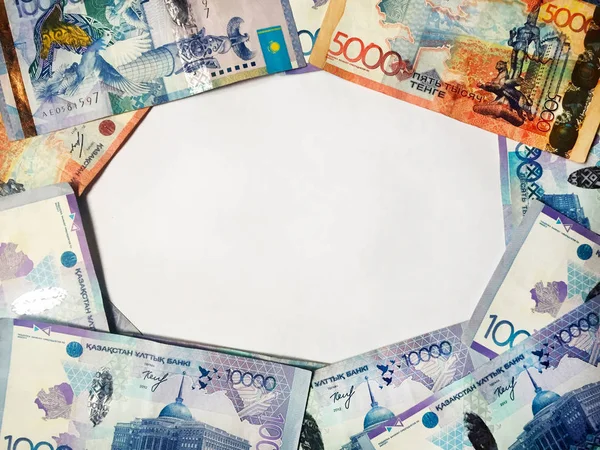 Рамка 5000 10000 Казахстанских Тенговых Банкнот Крупный План Белом Фоне — стоковое фото