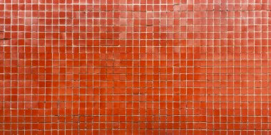 Duvarın bir kısmı parlak kahverengi renkte küçük kare mozaik karolar ile dekore edilmiştir. Arka plan, doku ve iç olarak kullanılabilir.