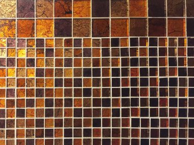 Kahverengi ve kehribar renklerde küçük kare fayans Mozaik. Bu ilginç bir güzel arka plan, doku ve iç olarak kullanılabilir.