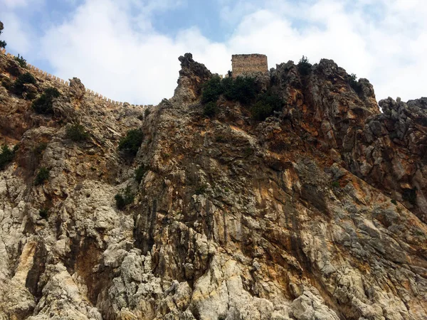 Steile Kliffen Aan Oevers Van Middellandse Zee Met Bomen Grotten — Stockfoto