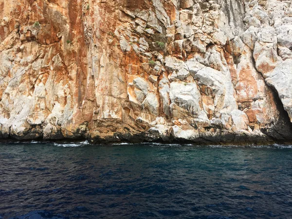 Beautiful Deep Sea Small Waves Steep Cliffs Shores Mediterranean Sea — Stock Photo, Image