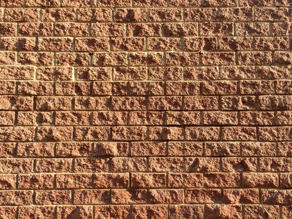 砖墙的一部分是棕色的 用人造石头制成的篱笆 背景和纹理 — 图库照片