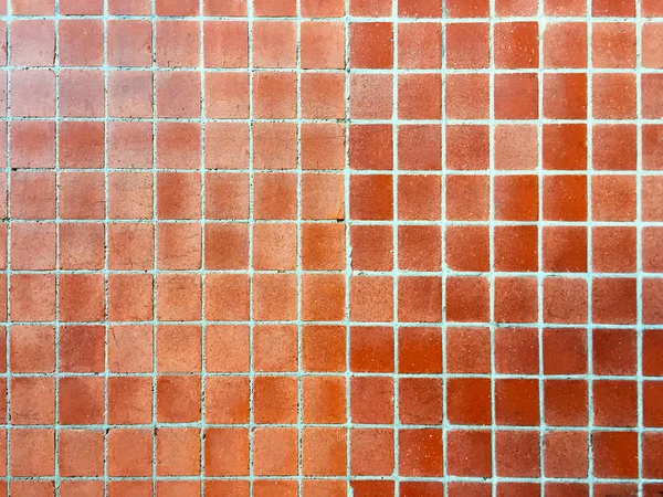 Parte Pared Está Decorada Con Pequeños Mosaicos Cuadrados Color Marrón — Foto de Stock