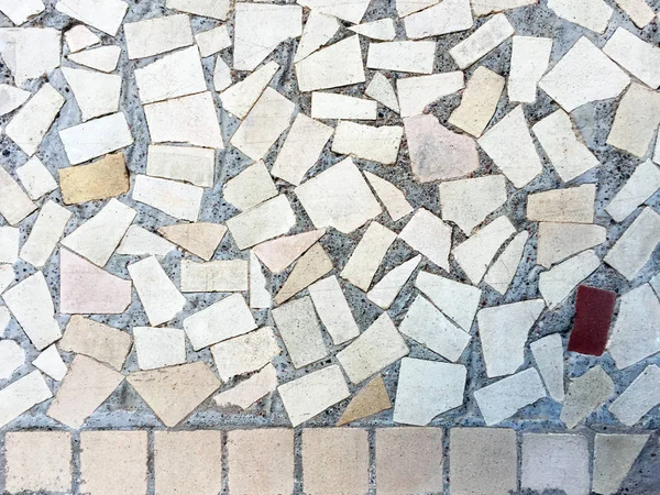 Ein Teil Der Wand Ist Mit Einer Kleinen Hellen Mosaikfliese — Stockfoto