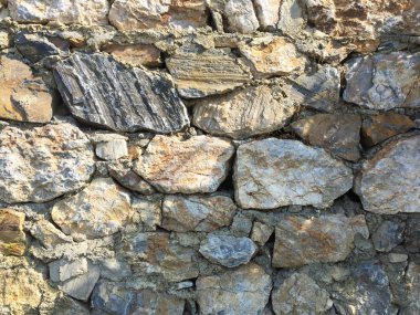 Arka plan veya doku için eski bir taş duvarın bir parçası.