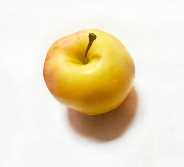 Soczyste Dojrzałe Żółte Jabłko Białym Tle Zbliżenie — Zdjęcie stockowe