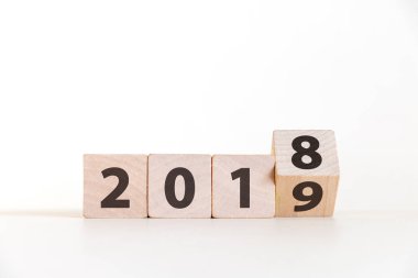 Tahta bloklar oyuncaklar değiştirmek son son yıl 2018 yeni yıl 2019