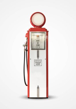 düz arka plan üzerinde izole eski vintage benzinli benzin pompası