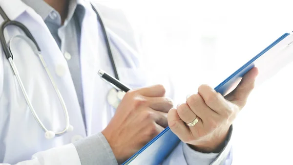 Doctor Examine Stethoscope Health Care Hospital — Stock Photo, Image