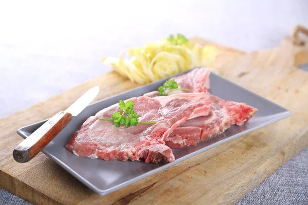 Ruwe Pork Chops Snijplank — Stockfoto