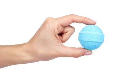 Kozmetik banyo Aromaterapi için bomba ve beyaz arka plan üzerinde izole el ile rahatla.