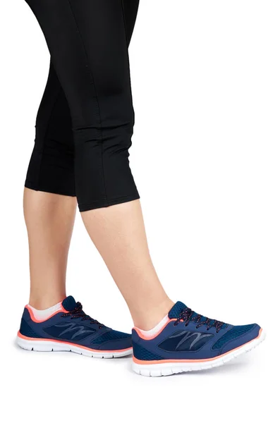 Fit Vrouwelijke Been Sport Schoen Geïsoleerde Witte Achtergrond — Stockfoto