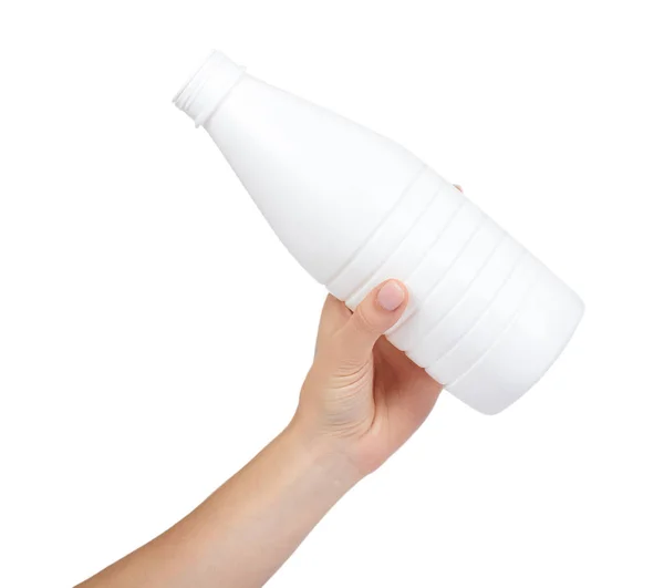 白い背景で隔離の手で白いプラスチックの牛乳瓶 — ストック写真