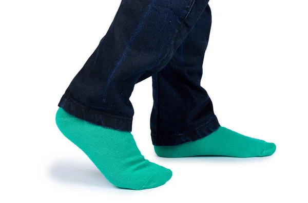 Ноги Ребенка Цветных Носках Ногах Изолированы Белом Фоне — стоковое фото
