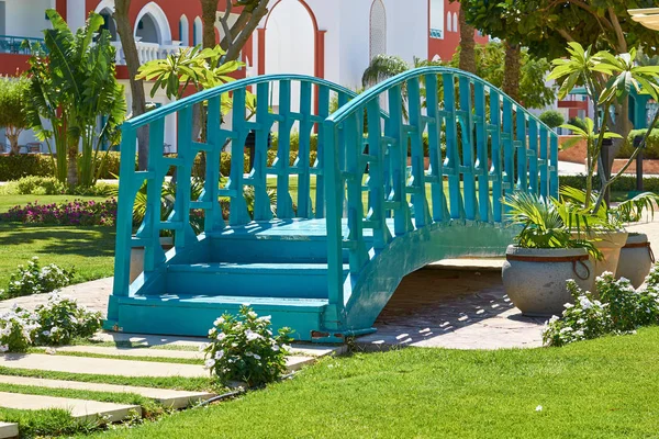 Puente Madera Decorativa Través Del Agua — Foto de Stock