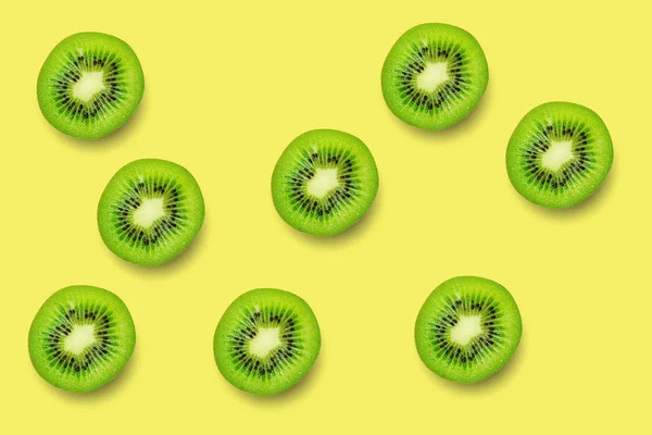 Scheibe Grünen Rohen Kiwi Fruchtmuster Hintergrund — Stockfoto